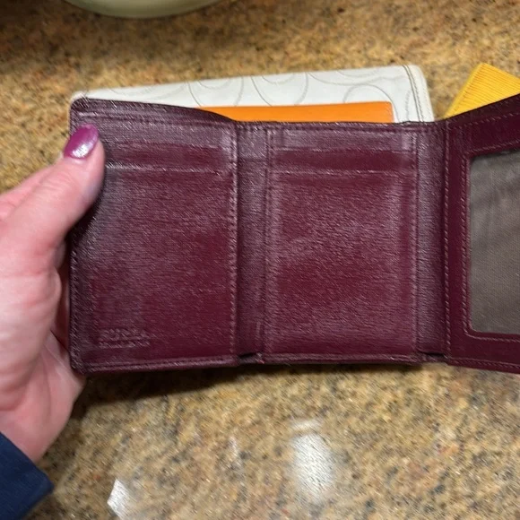 Lot of 4 wallets , LV, Coach, Ungaro, Furla - Picture 13 of 15